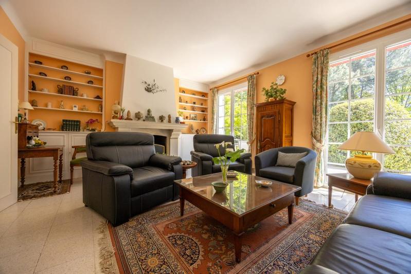 Maison - 230 m² - 6 pièces