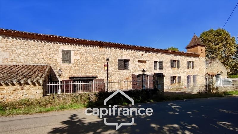 Maison - 335 m² - 20 pièces