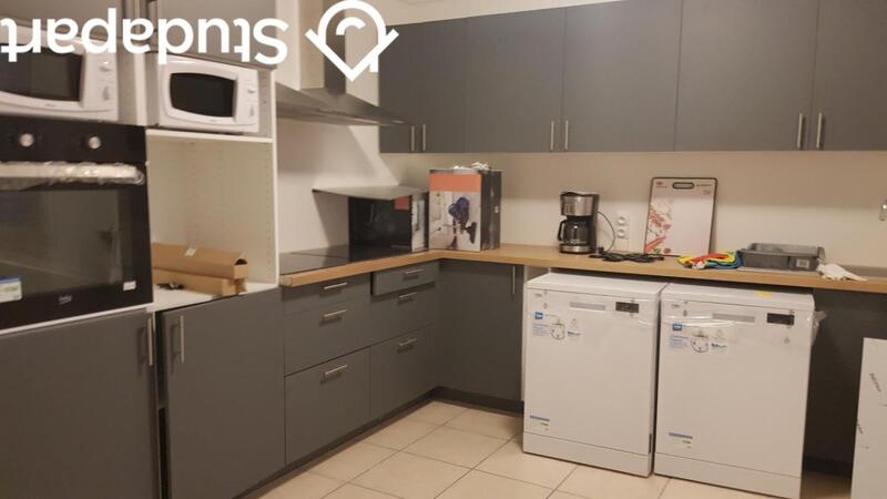 Chambre - 200 m² - 1 pièce