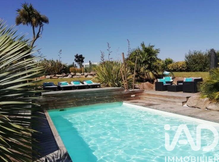 Maison - 220 m² - 5 pièces