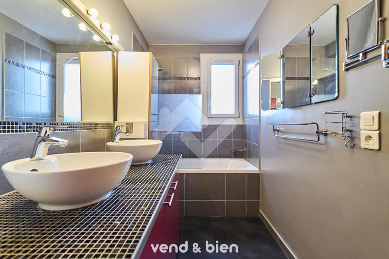 Appartement - 120 m² - 6 pièces