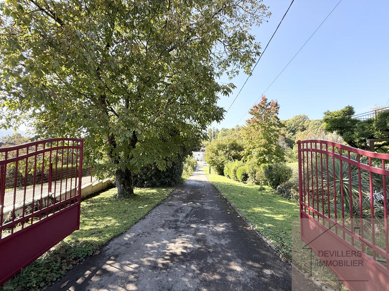 Maison - 220 m² - 5 pièces