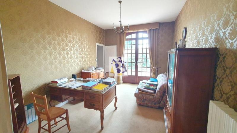 Maison - 221 m² - 9 pièces