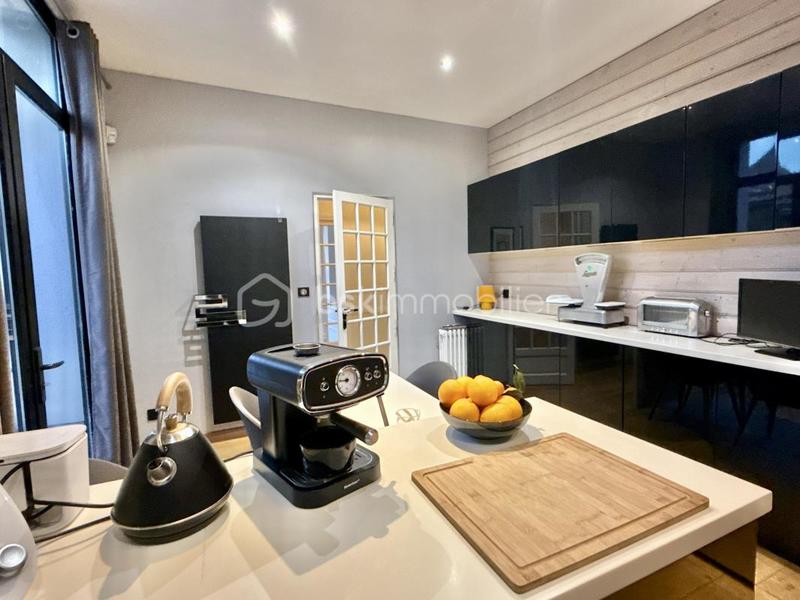 Demeure - 200 m² - 6 pièces