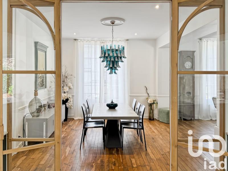 Maison - 220 m² - 7 pièces