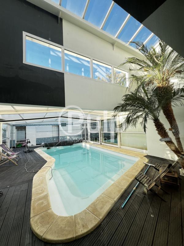 Maison - 270 m² - 6 pièces