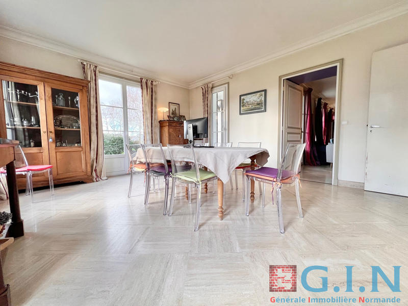 Propriété - 260 m² - 9 pièces