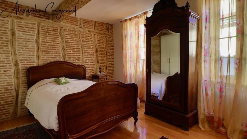 Maison - 360 m² - 14 pièces