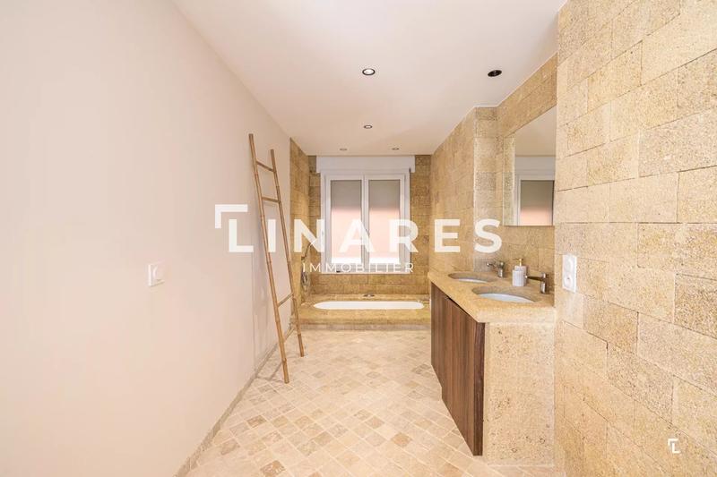 Appartement - 138 m² - 5 pièces