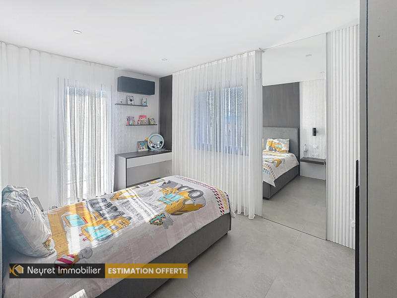 Maison - 237 m² - 9 pièces