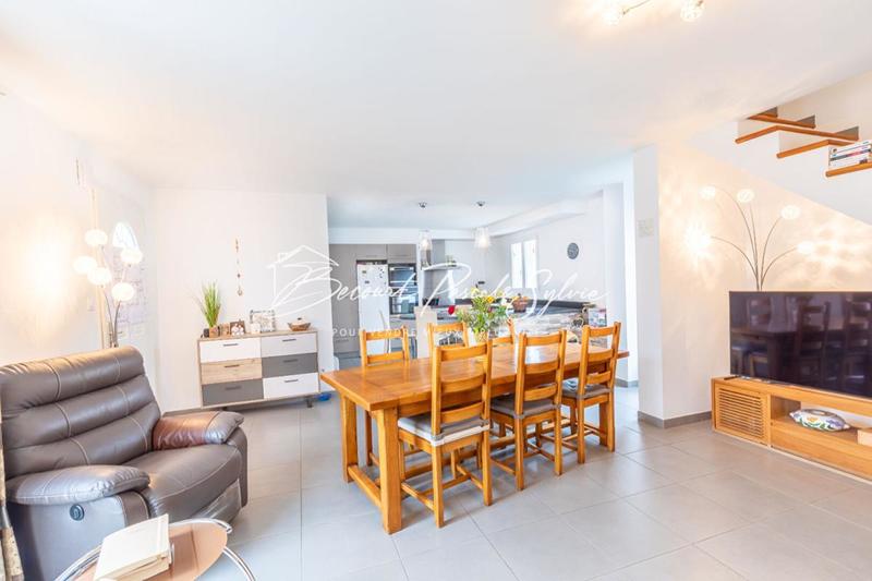 Maison - 90 m² - 5 pièces