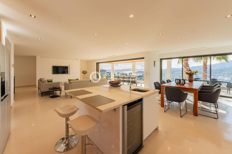 Villa - 250 m² - 7 pièces