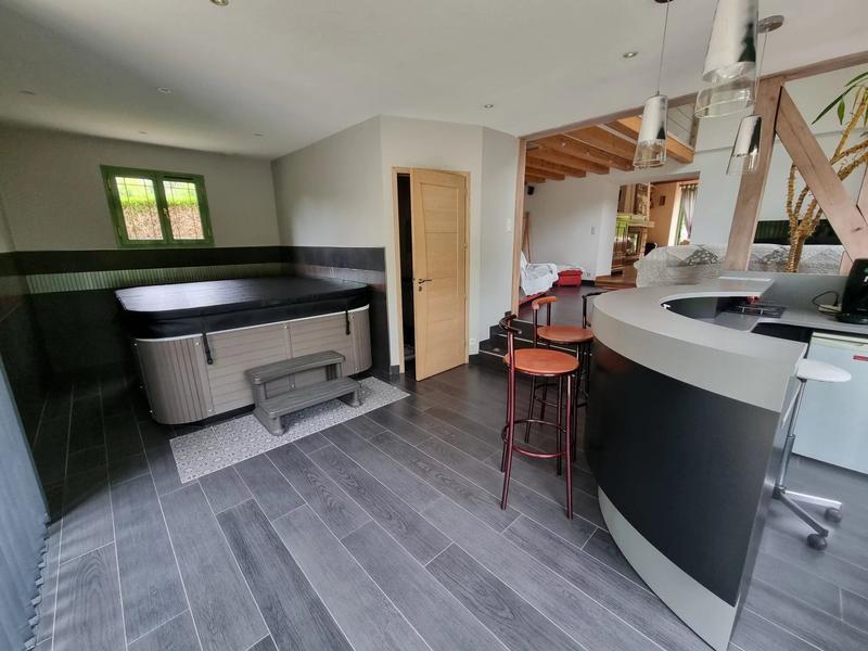 Maison - 260 m² - 9 pièces