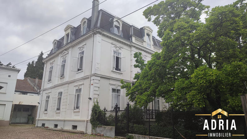 Maison - 450 m² - 17 pièces