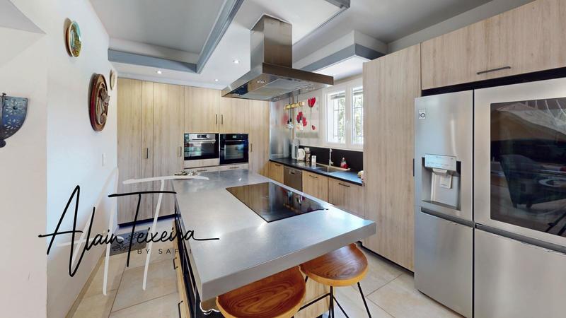 Maison - 160 m² - 8 pièces