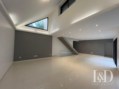 Maison - 185 m² - 5 pièces