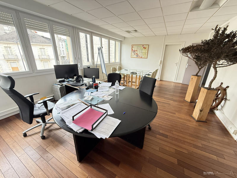 Bureau - 320 m² - 10 pièces