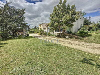 Maison traditionnelle - 236 m² - 9 pièces