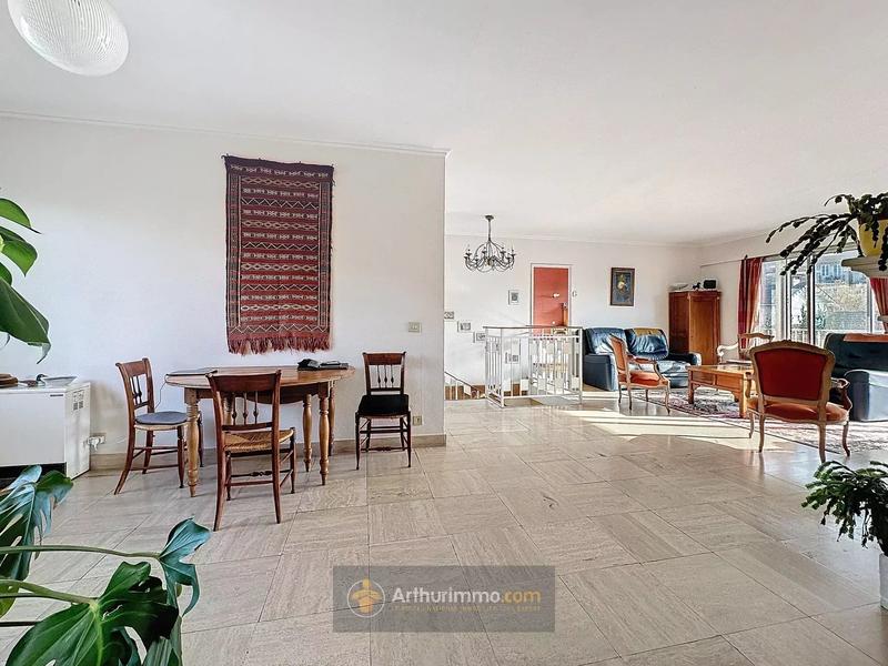 Maison - 236 m² - 11 pièces