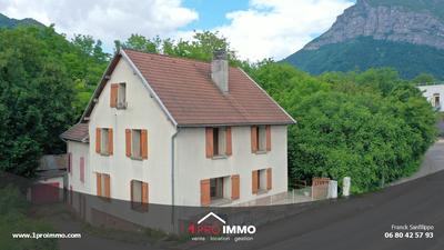 Maison - 140 m² - 6 pièces