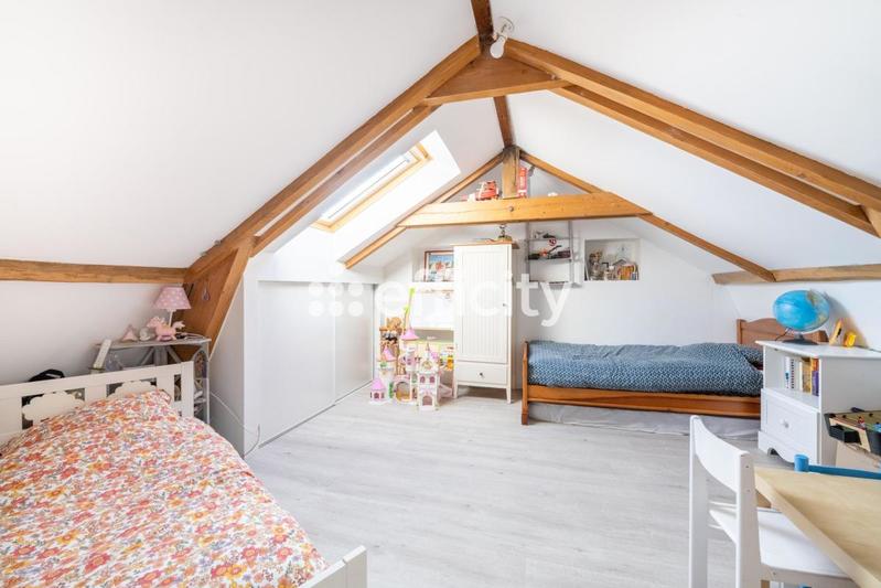 Appartement - 100 m² - 6 pièces