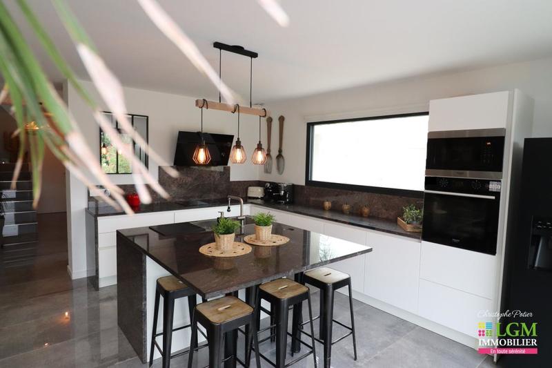 Maison - 195 m² - 8 pièces