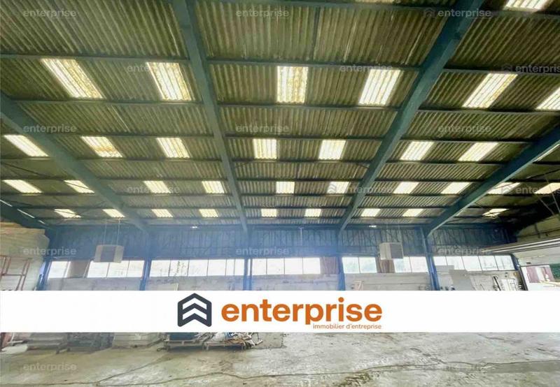 Local commercial - 1 350 m²