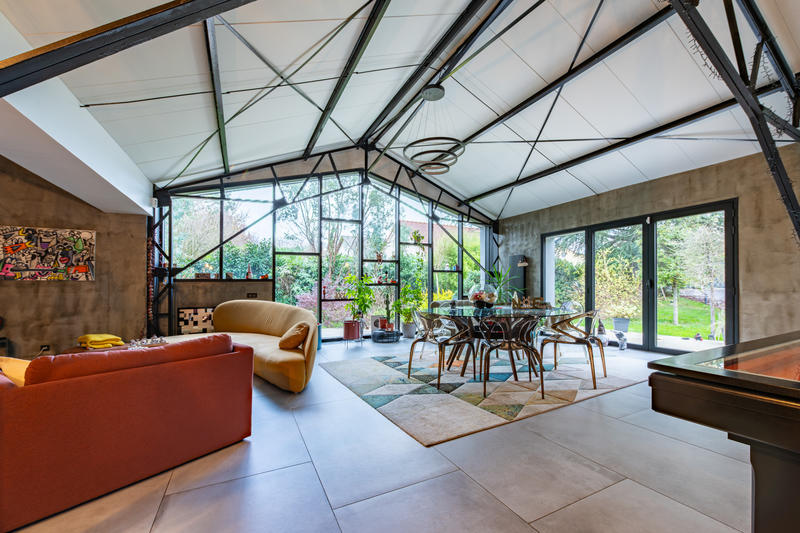 Maison - 389 m² - 10 pièces