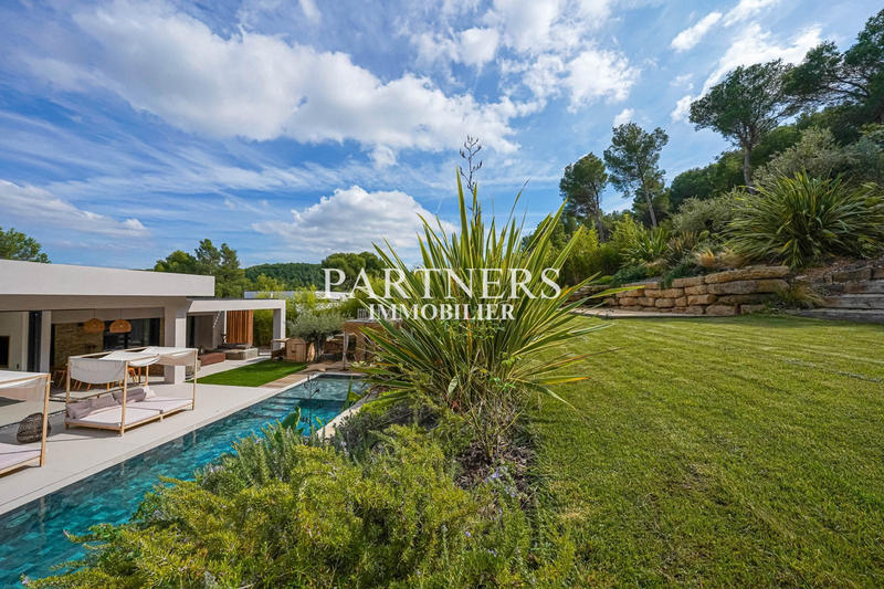 Maison contemporaine - 350 m² - 6 pièces