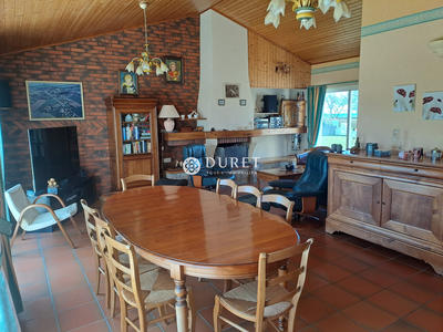 Maison traditionnelle - 203 m² - 6 pièces