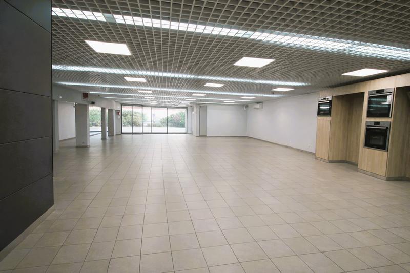 Local commercial - 420 m² - 4 pièces