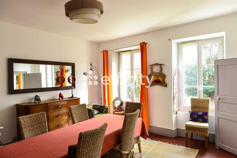 Maison - 260 m² - 8 pièces