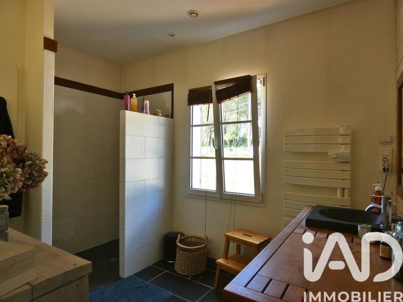 Maison - 230 m² - 5 pièces