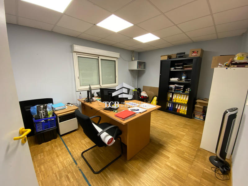 Local d'activités - 306 m²