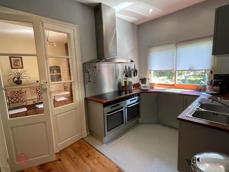 Propriété - 302 m² - 10 pièces