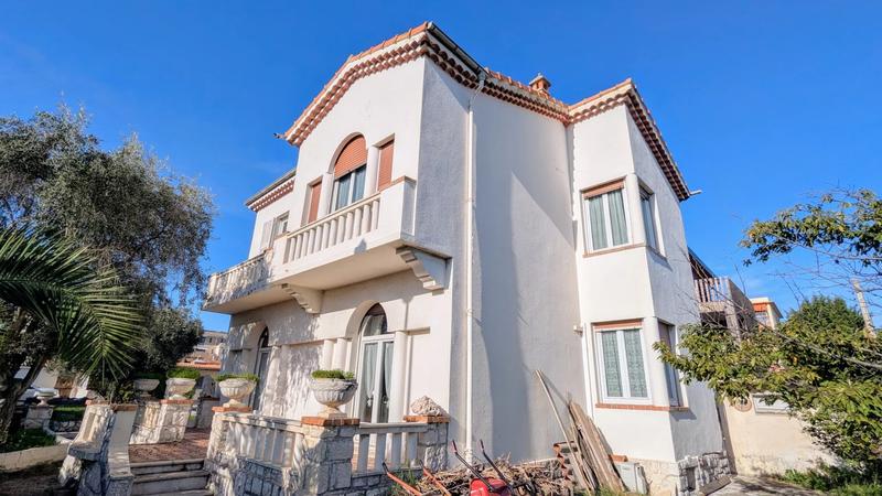 Maison - 251 m² - 9 pièces