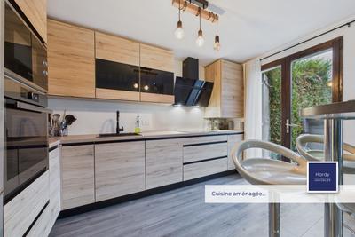 Maison - 97 m² - 6 pièces