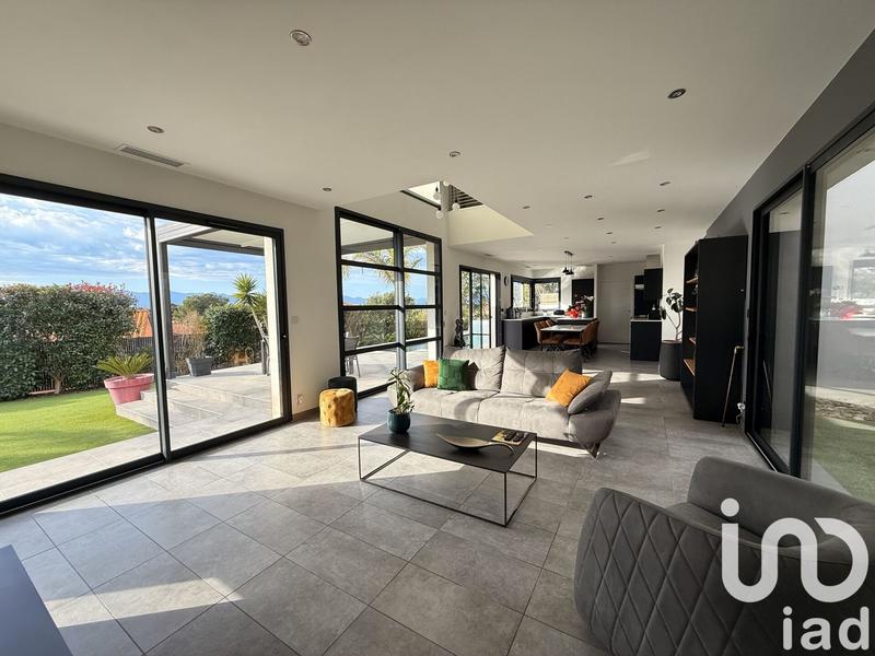 Maison - 219 m² - 5 pièces