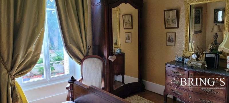 Maison - 222 m² - 9 pièces