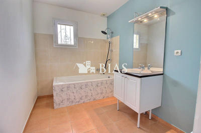 Maison - 98 m² - 4 pièces