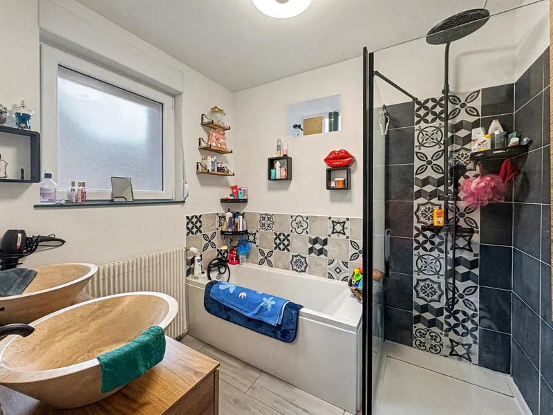 Maison - 223 m² - 8 pièces