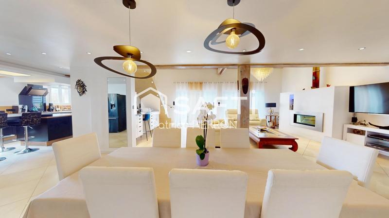 Maison - 258 m² - 10 pièces