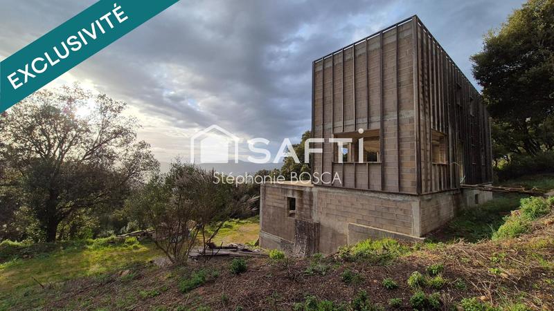 Maison - 220 m² - 6 pièces