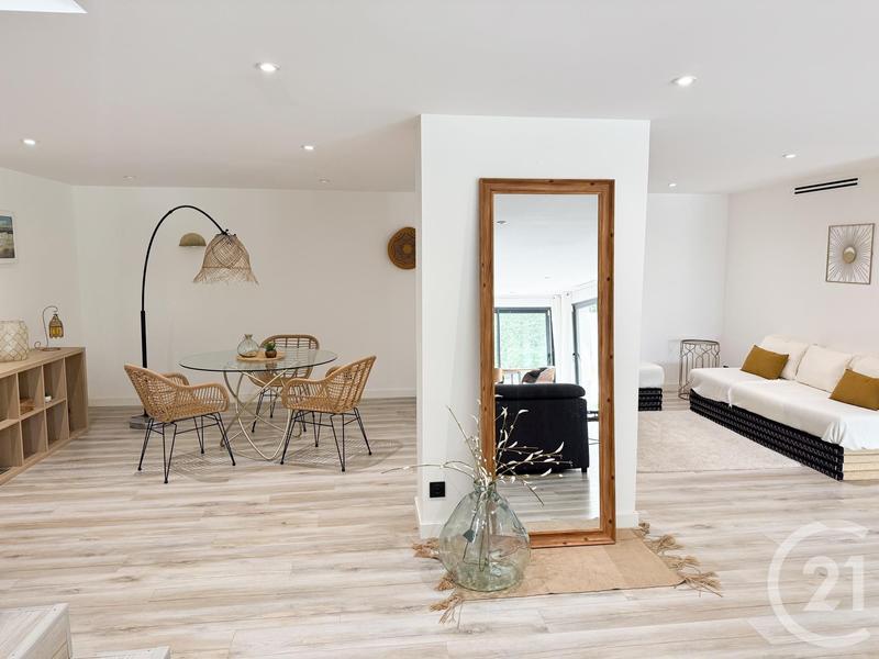 Maison - 304 m² - 7 pièces