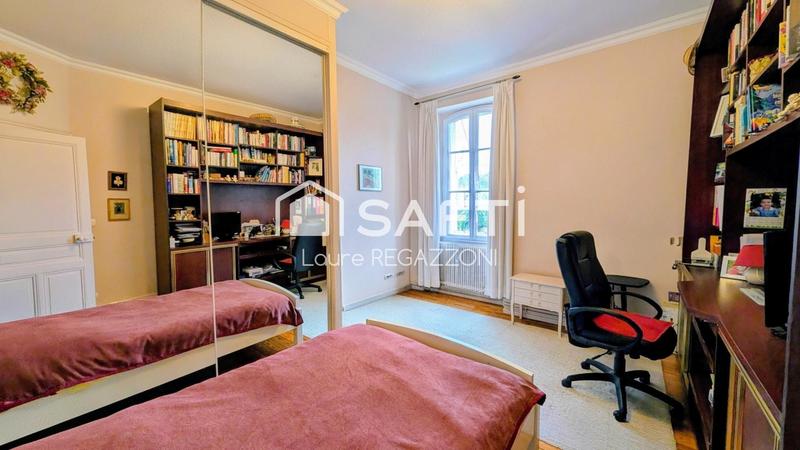 Appartement - 151 m² - 6 pièces