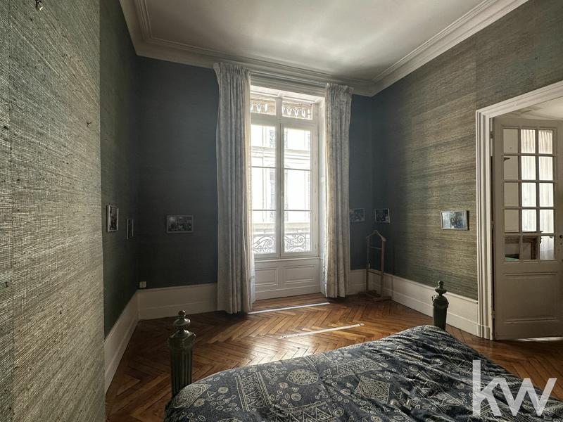 Appartement - 204 m² - 6 pièces