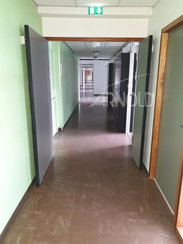 Bureau - 660 m² - 30 pièces