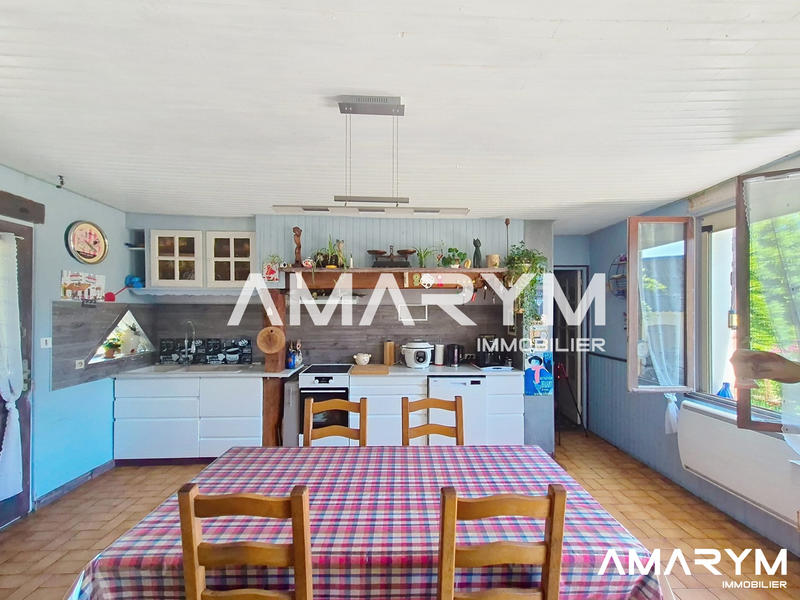 Maison traditionnelle - 143 m² - 8 pièces