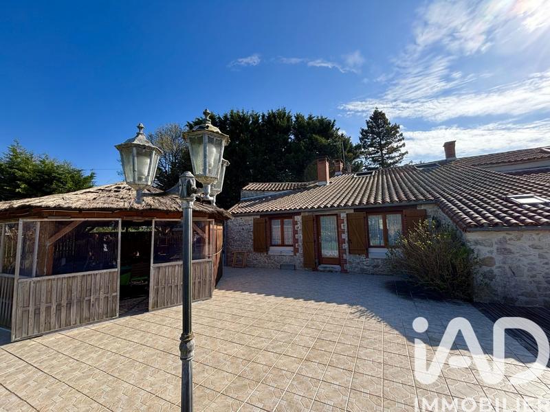 Maison - 416 m² - 13 pièces