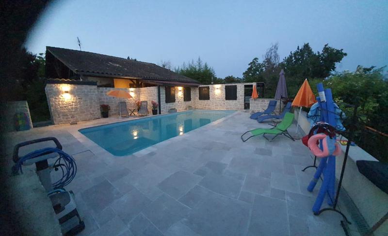 Maison - 350 m² - 20 pièces